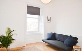 Modern 1 Bedroom Flat In The Heart Of Edinburgh