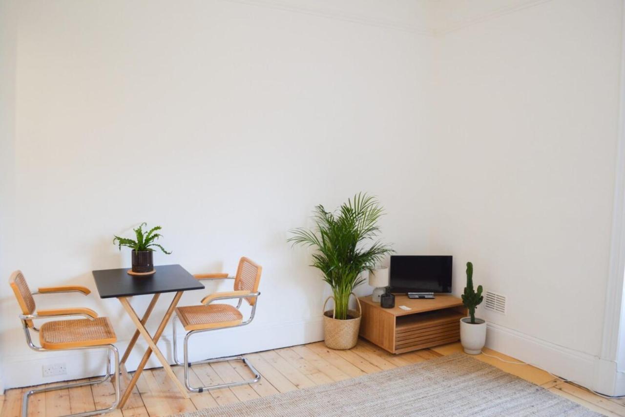 Modern 1 Bedroom Flat In The Heart Of Edimburgo Exterior foto